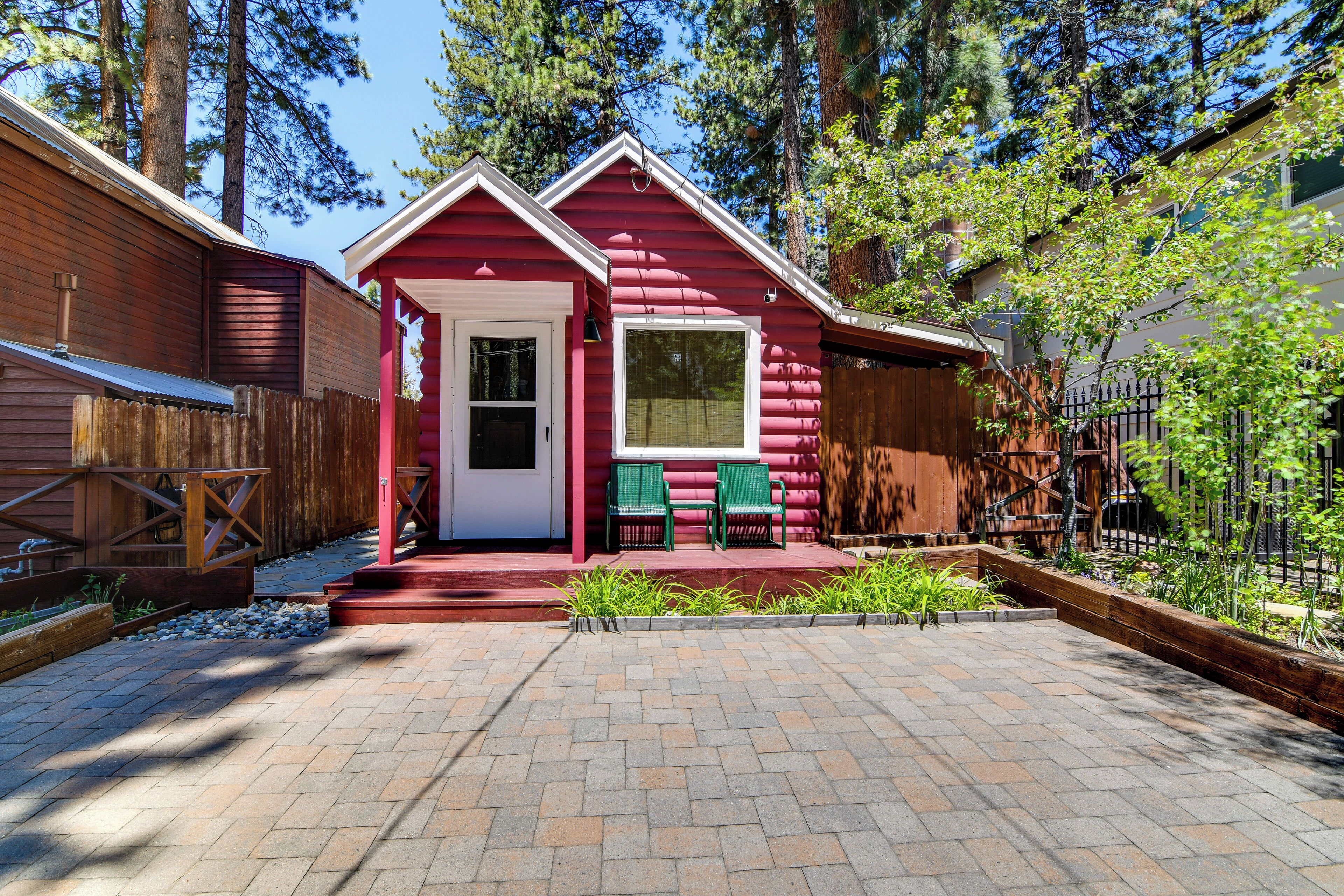 Lake Tahoe Cabin: Close to Boating & Skiing!