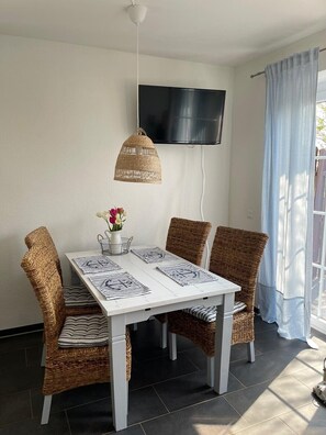 Dining - Holiday Home 'Haus Am Dorfteich A E-Laden Möglich' with Private Terrace, Shared Garden and Wi-Fi (Fehmarn)