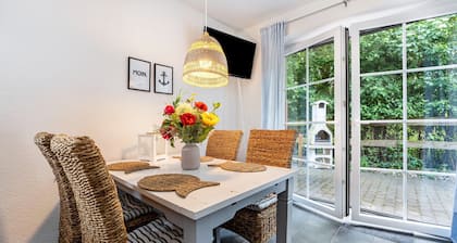 Holiday Home 'Haus Am Dorfteich A E-Laden Möglich' with Private Terrace, Shared Garden and Wi-Fi