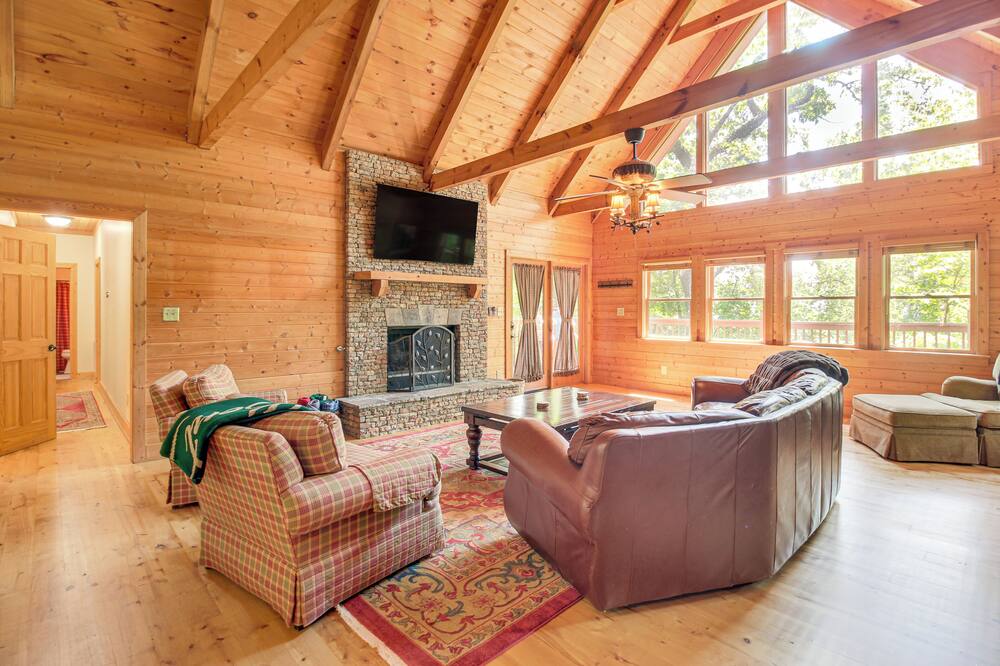Jasper Cabin w\/ Game Room & Community Beach Access
