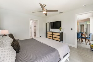 3 slaapkamers, een strijkplank/strijkijzer, reisbedje, wifi