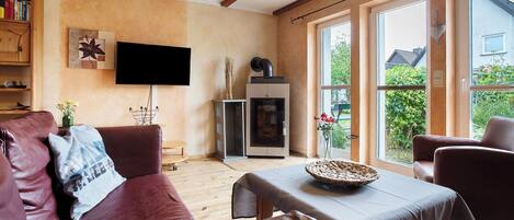 Fernseher, Kamin, DVD-Player, Stereoanlage