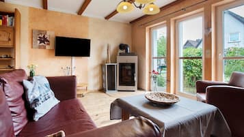 TV, peis, DVD-spiller og stereoanlegg