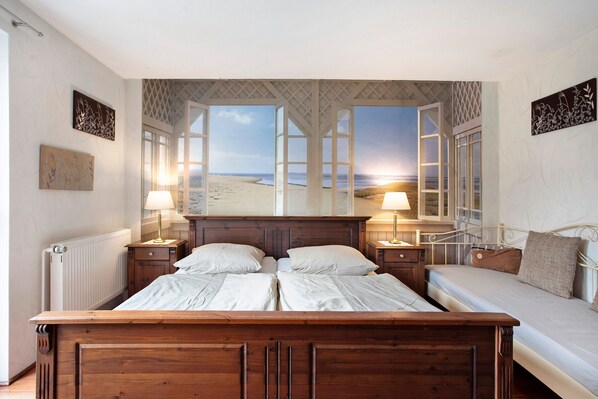 2 bedrooms, iron/ironing board, free WiFi, bed sheets