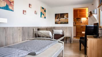 1 bedroom, free WiFi, bed sheets