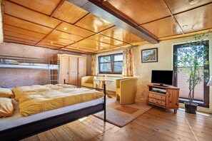 2 quartos, ferros/tábuas de passar roupa, Wi-Fi de cortesia