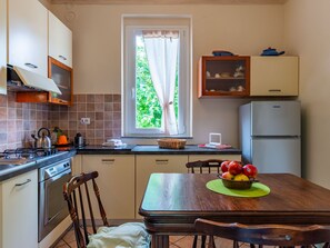 Kühlschrank, Mikrowelle, Ofen, Geschirrspüler