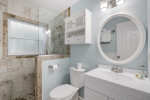 Shower, hair dryer, towels, shampoo - Waterfront Bungalow with Pool in Matlacha Isles (Matlacha Isles-Matlacha Shores)
