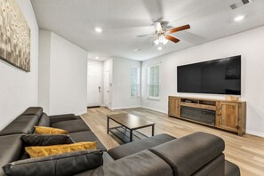 Télévision, cheminée