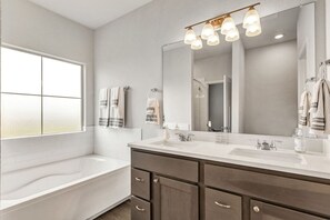Hair dryer - Kaivalya Retreat| Kyle Field 8mi | EV Charging (College Station)