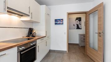 Kühlschrank, Ofen, Herdplatte, Geschirrspüler