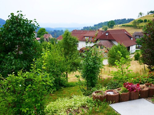 Apartment 'Landblick' mit Bergblick, privater Terrasse und WLAN