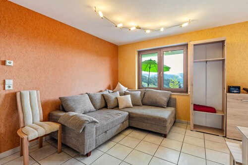 Apartment 'Landblick' mit Bergblick, privater Terrasse und WLAN