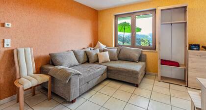 Apartment 'Landblick' mit Bergblick, privater Terrasse und WLAN