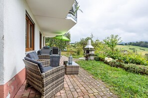 Terrace/patio - Apartment 'Landblick' with Mountain View, Private Terrace and Wi-Fi (Zell im Wiesental)