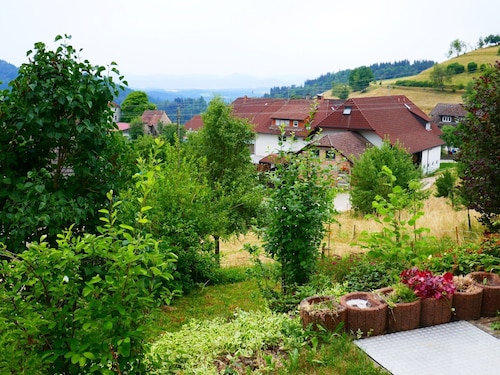 Apartment 'Landblick' mit Bergblick, privater Terrasse und WLAN