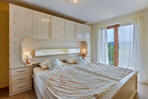1 bedroom, free WiFi, bed sheets - Apartment 'Landblick' with Mountain View, Private Terrace and Wi-Fi (Zell im Wiesental)