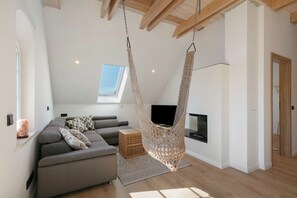 TV, fireplace, table tennis - Apartment 'Flieder' with Shared Garden, Balcony and Wi-Fi (Lunow-Stolzenhagen)