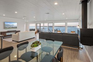 Smart TV, fireplace - Sunrise Shores: Hot Tub, Open Water, & Boat Lift (Marble Falls)