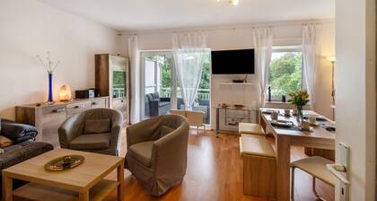 Apartment 'Kinderfreundliche Wohnung Am See' with Private Garden, Balcony and Wi-Fi