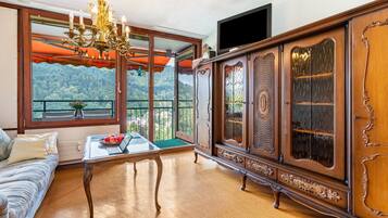 Télévision, table de tennis de table