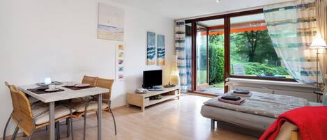 WiFi (無料)、ベッドシーツ