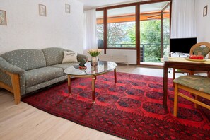 Tv och ett bordtennisbord