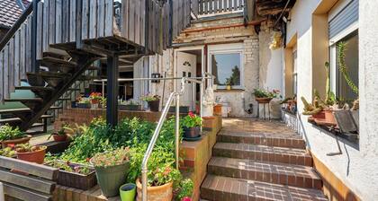 Apartment 'Ferienwohnung Zur Kirche' with Shared Garden and Wi-Fi