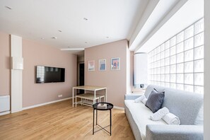 Smart TV - Charme Parisien 6 Personnes, 2 chambres, 19ème (Paris)