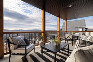 Property grounds - Lodge 08 - Sweeping views - Resort amenities! (Branson)