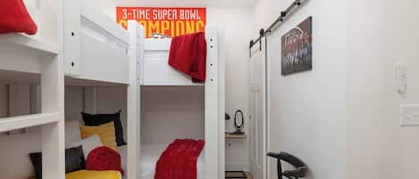 4 bedrooms, iron/ironing board, free WiFi, bed sheets