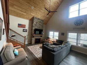 TV, fireplace, table football - Ldg 10 Ozark Sunset - Private Hot Tub -Indoor Pool (Branson)