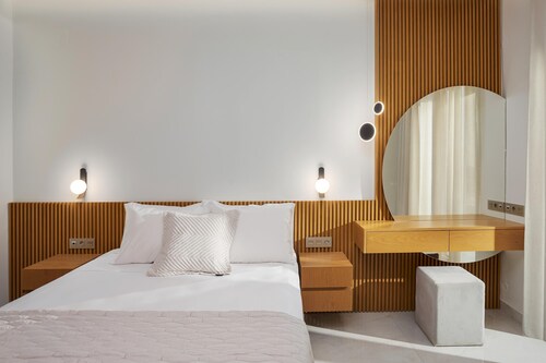 Adore White Natural Retreat by Estia