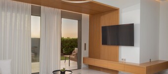 อะดอร์ โกลด์ นาทูรัล รีทรีท บาย เอสเทีย