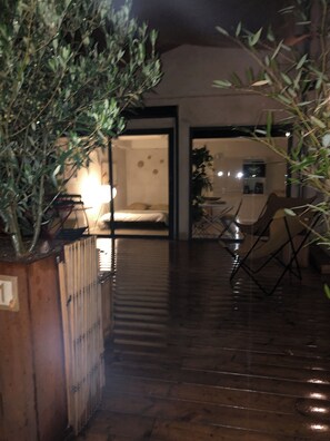 1 bedroom, iron/ironing board, travel crib, free WiFi - In the heart of the Drôme valley, between Die and Crest, independent gîte (aurel)