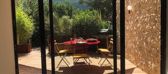 In the heart of the Drôme valley, between Die and Crest,  independent gîte