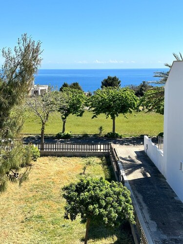 Holiday home with furnished outdoor area overlooking a magnificent sea view
