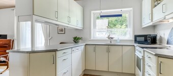 "Gilbert" - 500m from the sea by Interhome