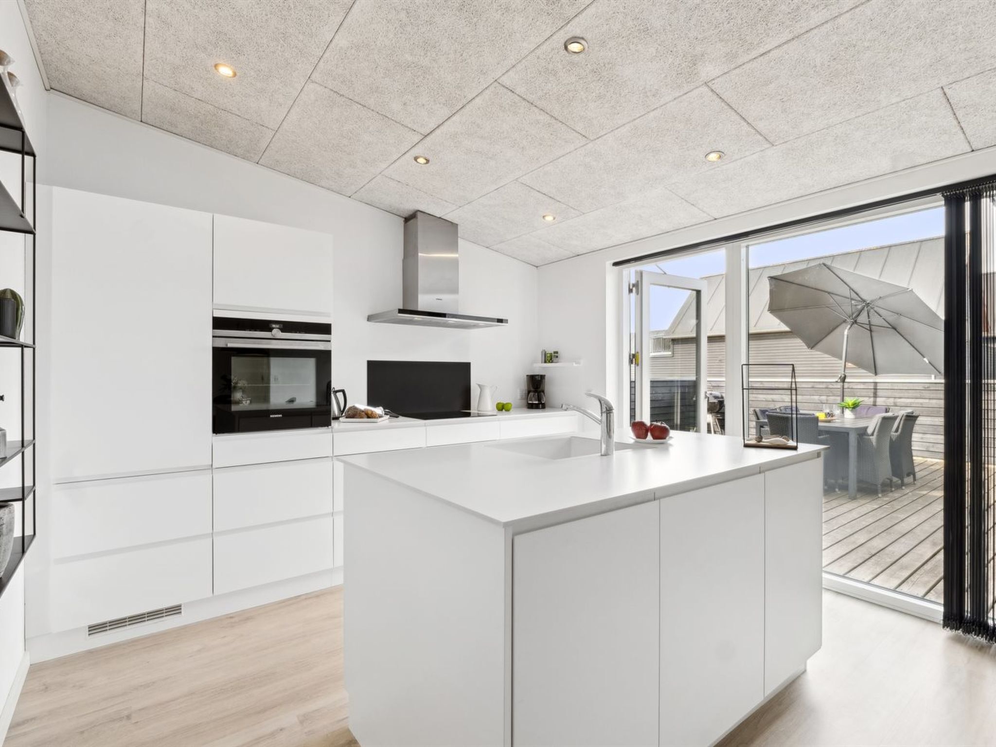 Fridge, microwave, dishwasher, cookware/dishes/utensils