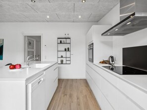 Fridge, microwave, dishwasher, cookware/dishes/utensils