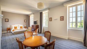 Ropa de cama de alta calidad, colchones con pillow-top y minibar