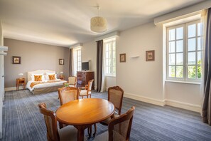 Exclusive Double Room, Valley View | Premium bedding, pillowtop beds, minibar, in-room safe - Le Prieuré Corrèze (Correze)