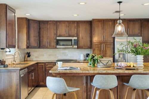 Travis by AvantStay | Waterfront Lake Retreat