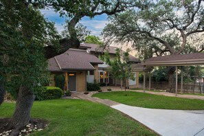Exterior - Travis by AvantStay | Waterfront Lake Retreat (Austin)