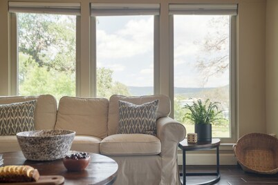 Travis by AvantStay | Waterfront Lake Retreat