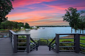 Property grounds - Paradise Pointe by AvantStay | Lakefront + Views + Playset (Sherrills Ford)