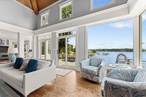 Smart TV, video games, foosball, table tennis - Private Dock, Pool + HotTub, Game Room, Firepit | | Paradise Pointe by AvantStay (Sherrills Ford)