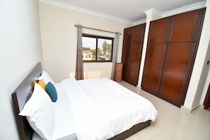 2 bedrooms, desk, iron/ironing board, free WiFi