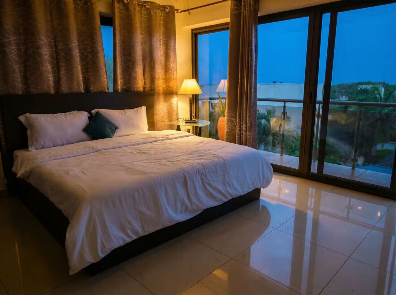 2 室のベッドルーム、デスク、アイロン / アイロン台、WiFi (無料)