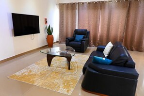 Smart TV, offices - Ocean Heights Apartment (Two Bedroom) (Accra)